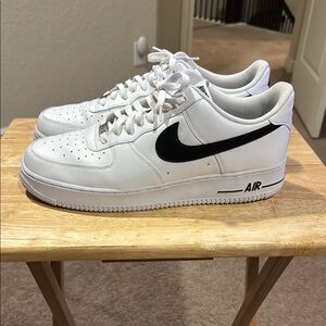 Nike White and Black Sneakers Iconic Air Force 1